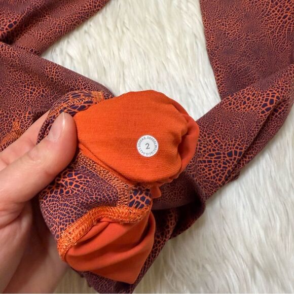[Lululemon] Orange & Blue Patterned Leggings - Size 2 - Picture 4 of 6